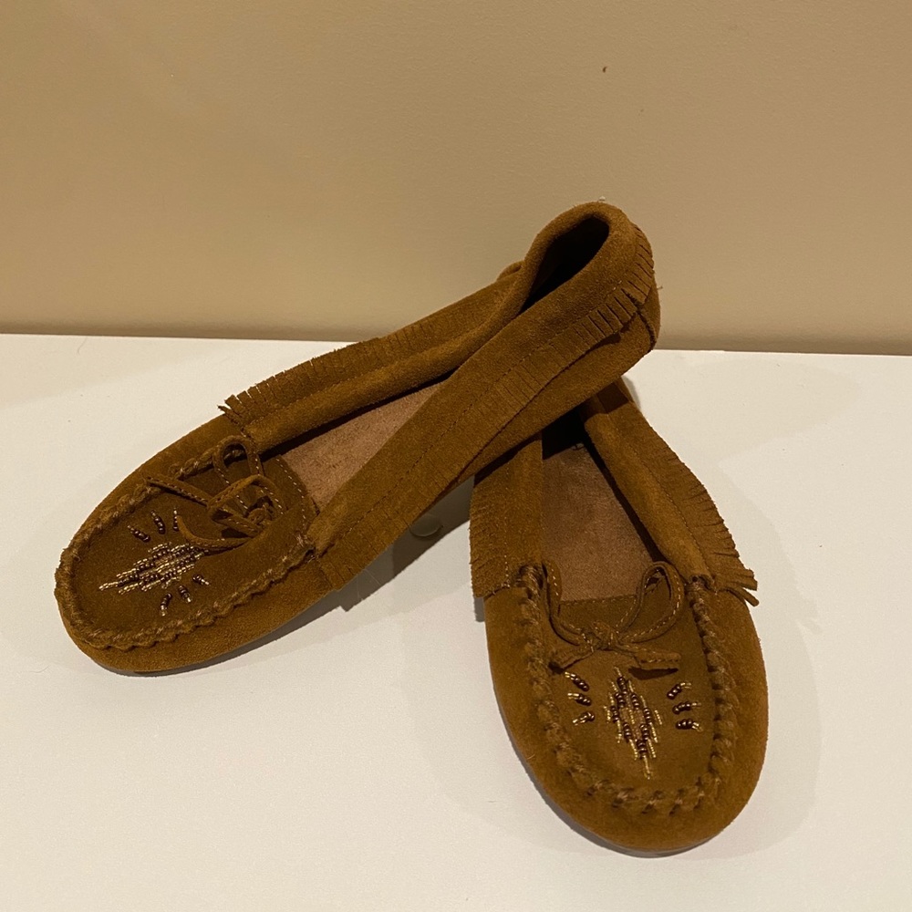 Minnetonka Beaded Moccasins Size 6